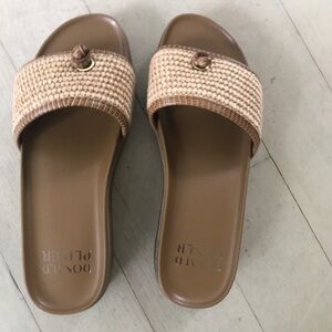 Donald Pliner “ Farrahr “ sandal